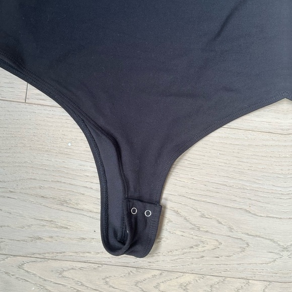 Off Shoulder Bodysuit - Picture 6 of 8